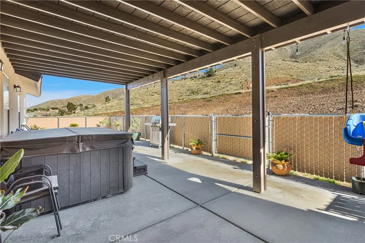 21945 Mountain View Road, Apple Valley, California 92308