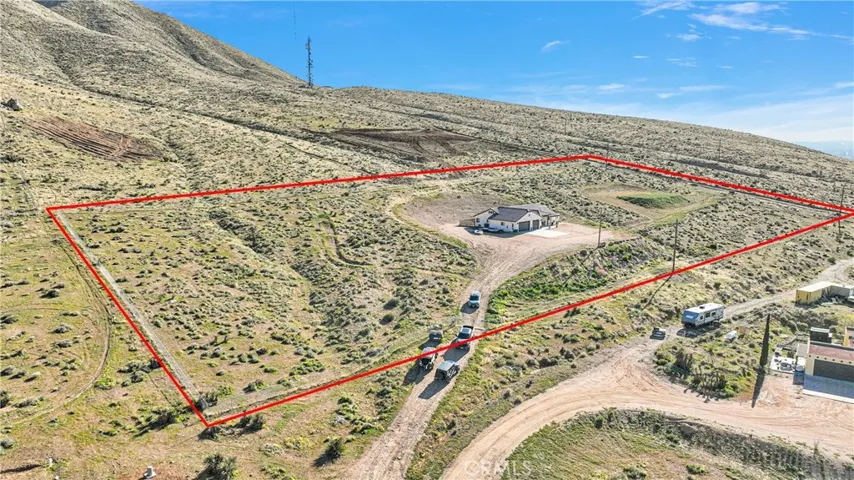 21945 Mountain View Road, Apple Valley, California 92308