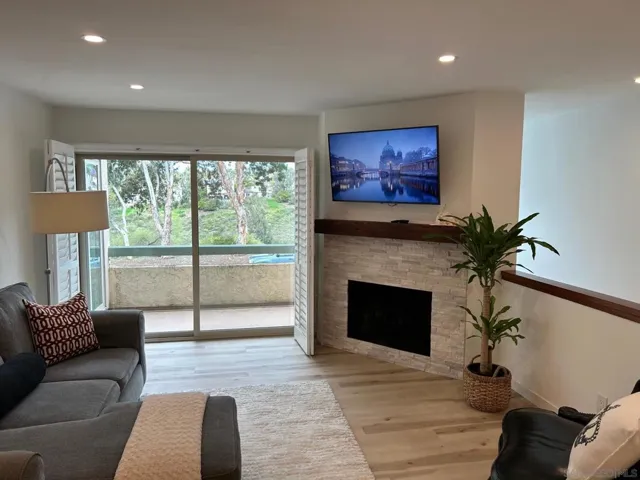 6211 Calle Mariselda 103, San Diego, California 92124