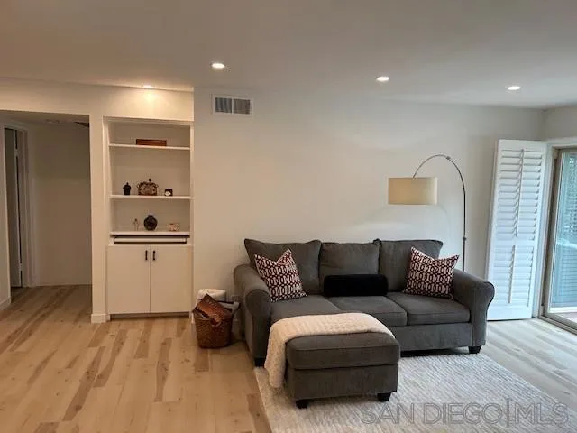 6211 Calle Mariselda 103, San Diego, California 92124