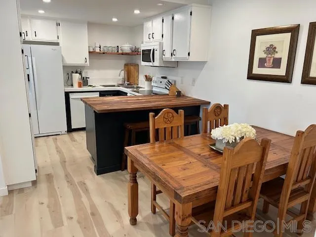 6211 Calle Mariselda 103, San Diego, California 92124