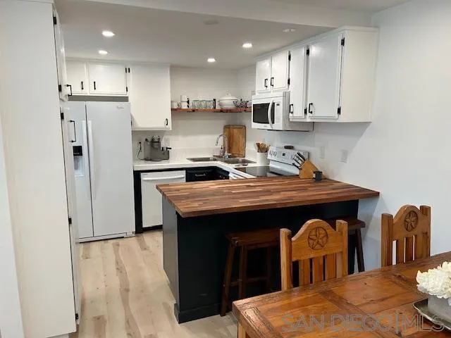 6211 Calle Mariselda 103, San Diego, California 92124