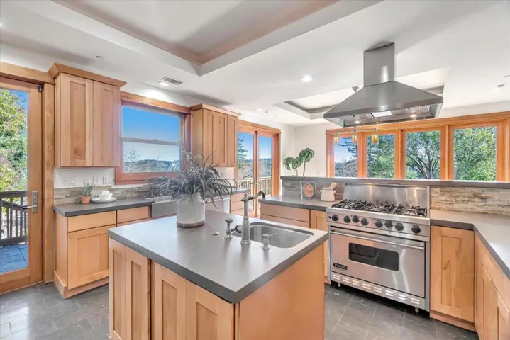 2 Vallecito Lane, Orinda, California 94563
