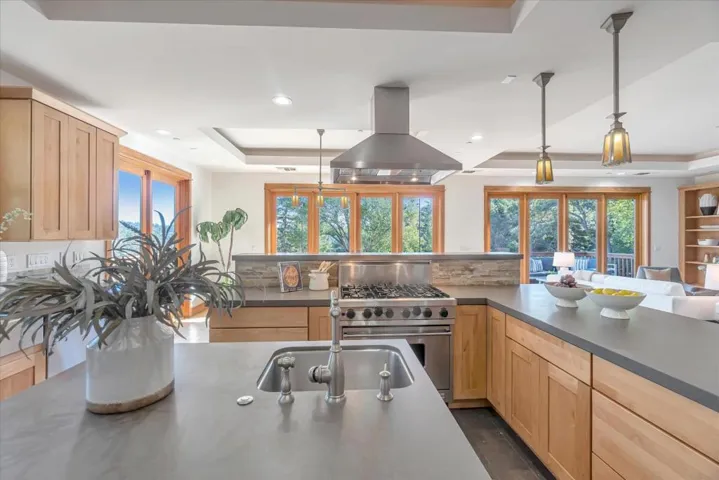 2 Vallecito Lane, Orinda, California 94563