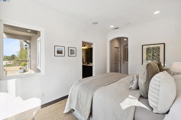 6308 Broadway Terrace, Oakland, California 94618