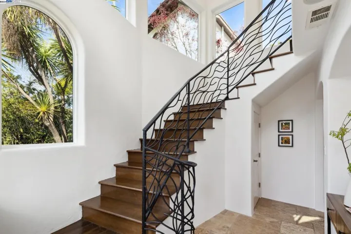 6308 Broadway Terrace, Oakland, California 94618