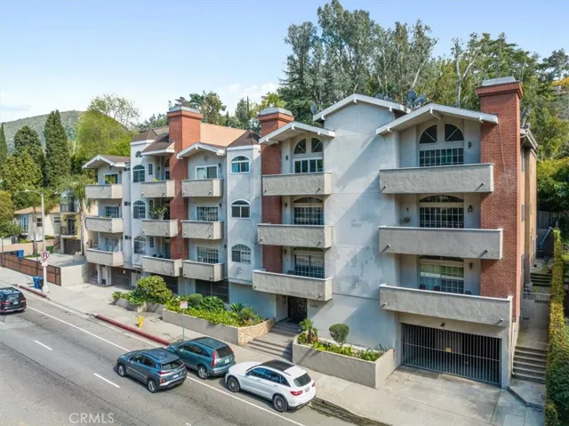 3284 Barham Boulevard 201, Los Angeles, California 90068