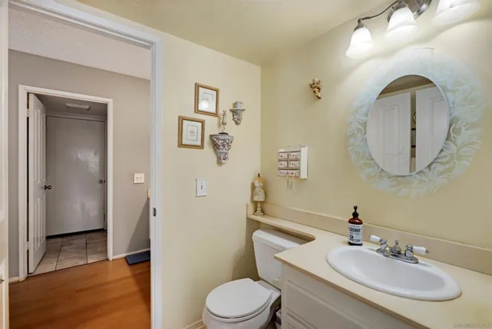 825 Glenwood Way, Escondido, California 92026