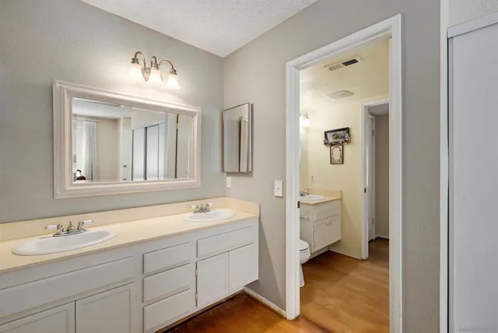 825 Glenwood Way, Escondido, California 92026
