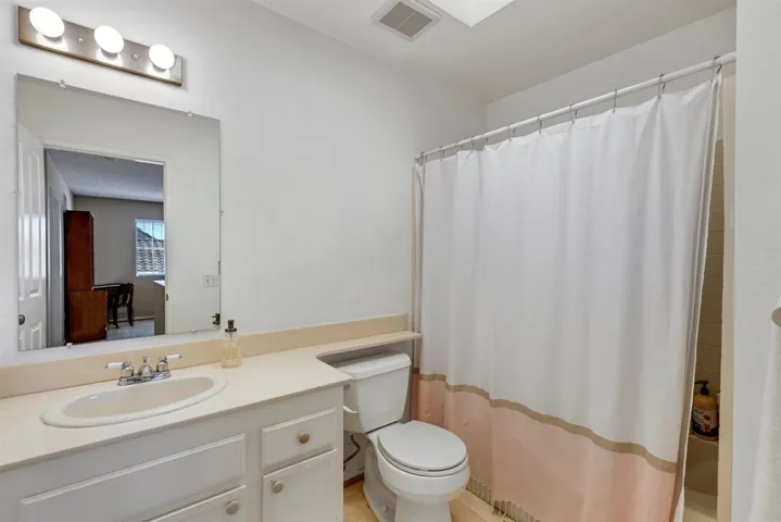 825 Glenwood Way, Escondido, California 92026