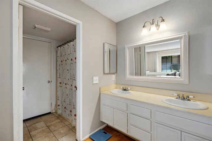 825 Glenwood Way, Escondido, California 92026
