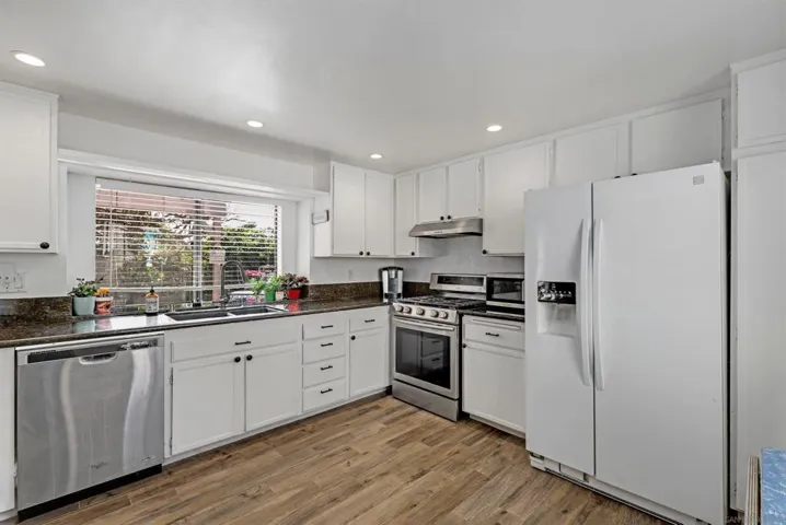 825 Glenwood Way, Escondido, California 92026