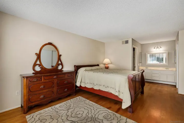 825 Glenwood Way, Escondido, California 92026