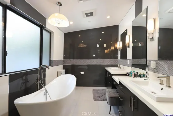 1564 Sheridan Road, Glendale, California 91206