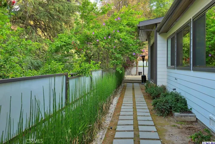 1564 Sheridan Road, Glendale, California 91206