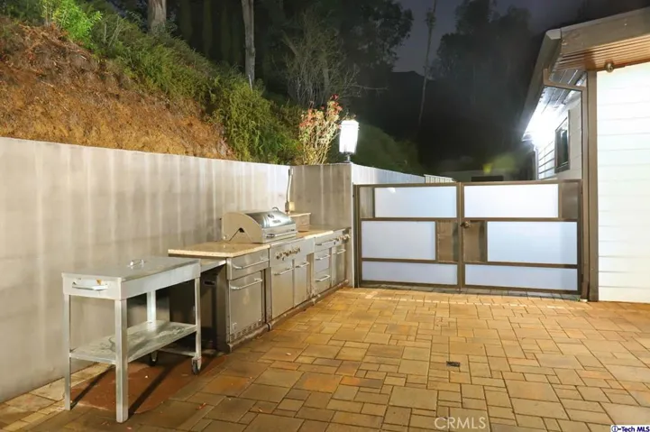 1564 Sheridan Road, Glendale, California 91206