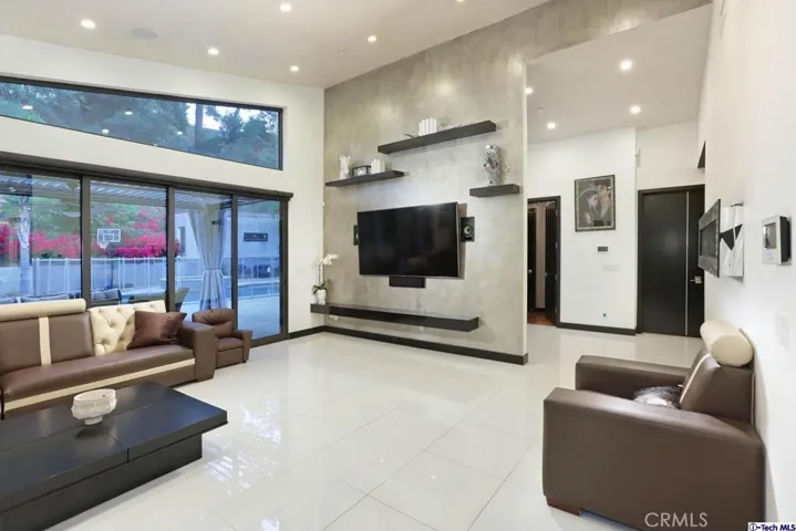 1564 Sheridan Road, Glendale, California 91206