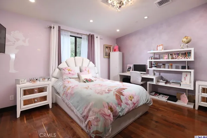 1564 Sheridan Road, Glendale, California 91206