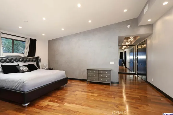 1564 Sheridan Road, Glendale, California 91206