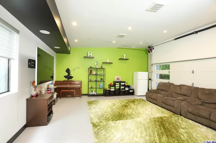 1564 Sheridan Road, Glendale, California 91206
