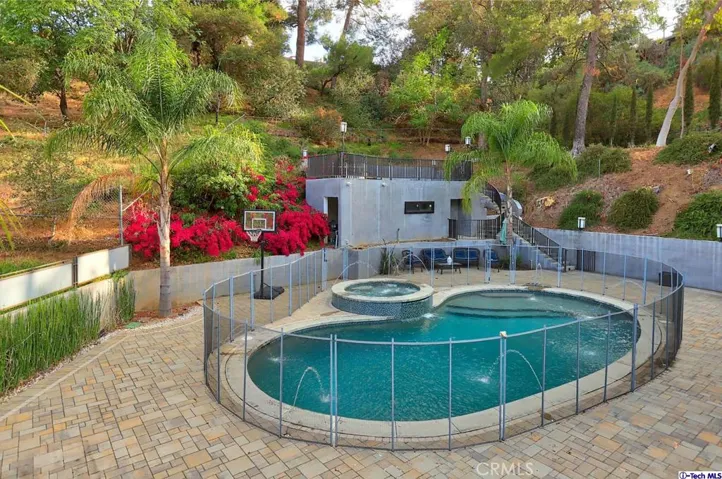 1564 Sheridan Road, Glendale, California 91206