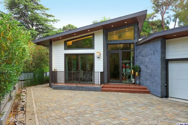 1564 Sheridan Road, Glendale, California 91206