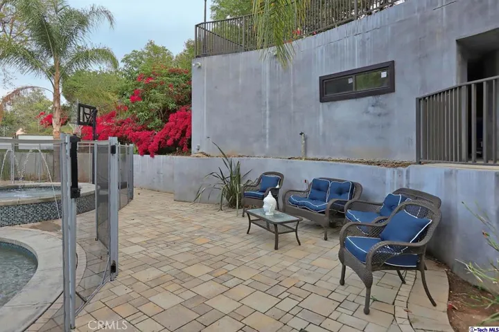 1564 Sheridan Road, Glendale, California 91206