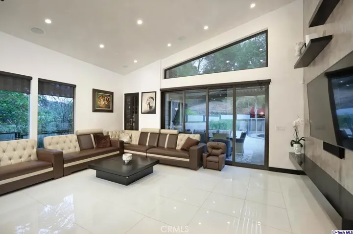 1564 Sheridan Road, Glendale, California 91206
