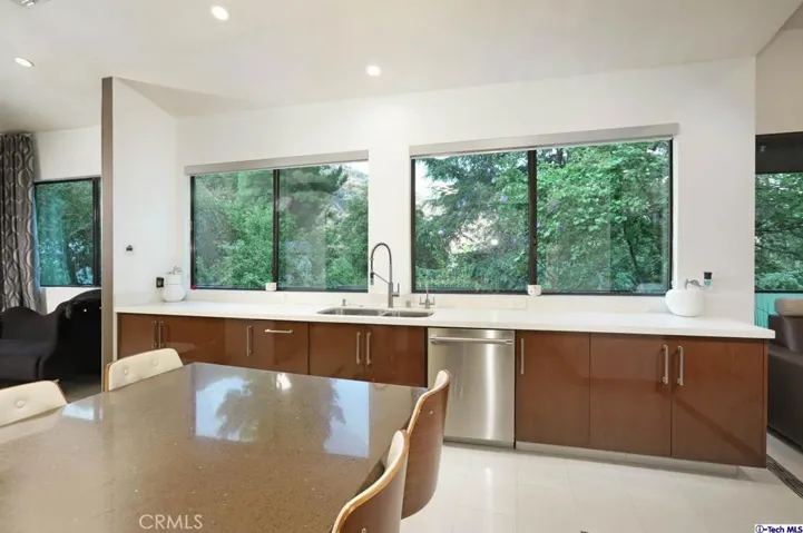 1564 Sheridan Road, Glendale, California 91206