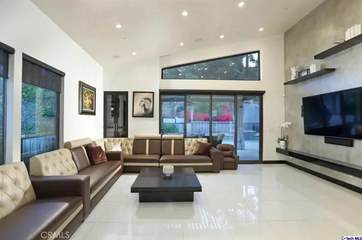 1564 Sheridan Road, Glendale, California 91206