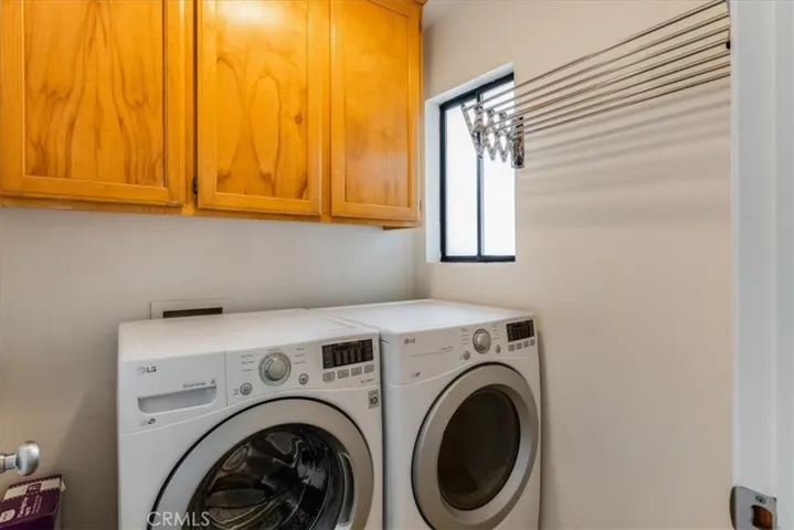 Laundry room on entry level.