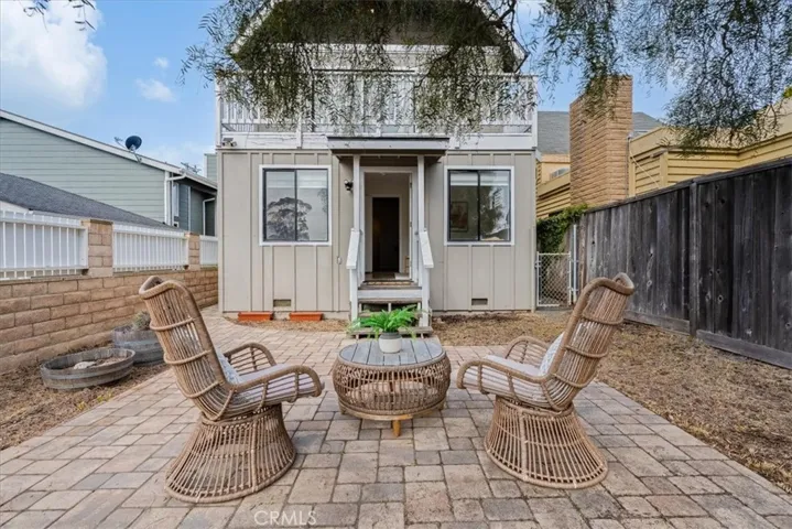 Fully fenced in back yard with lovely pavered patio space.