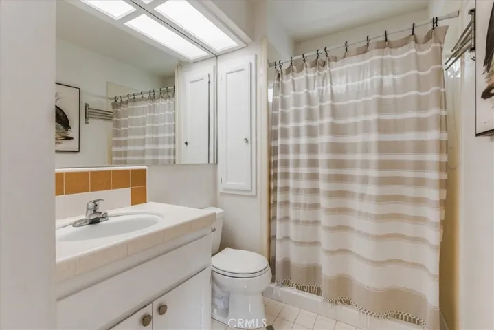 Hall bathroom on entry level.