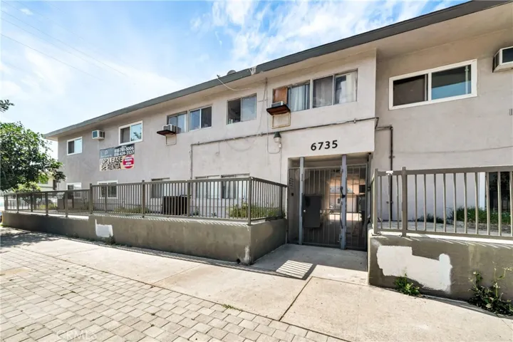 6735 Elmer Avenue 18, North Hollywood, California 91606