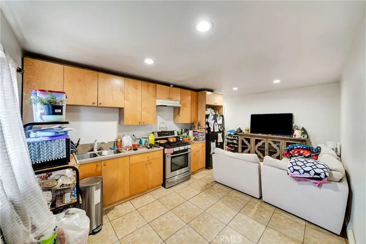 6735 Elmer Avenue 18, North Hollywood, California 91606