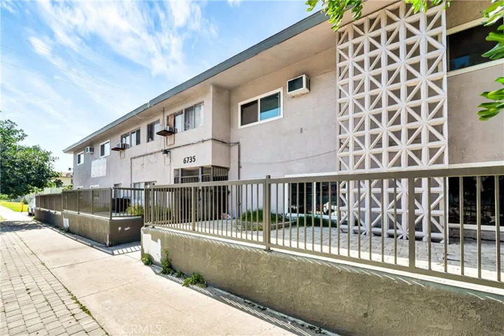 6735 Elmer Avenue 18, North Hollywood, California 91606