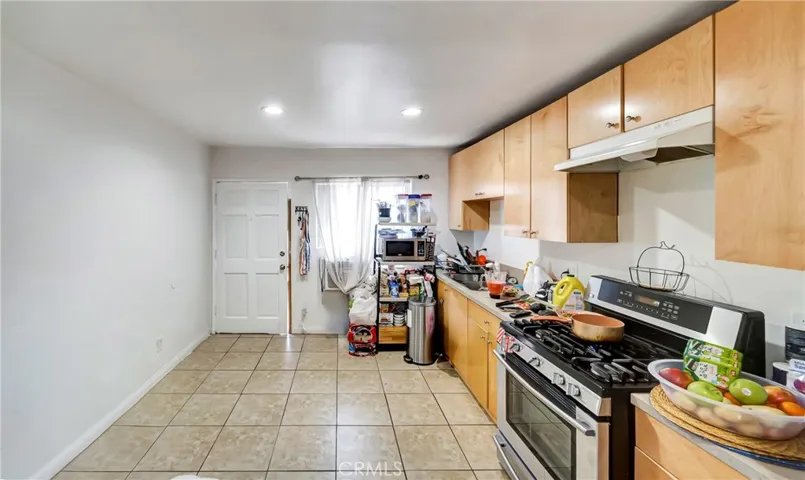 6735 Elmer Avenue 18, North Hollywood, California 91606