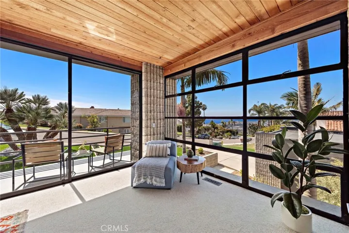 upstairs loft with patio, sweeping ocean views