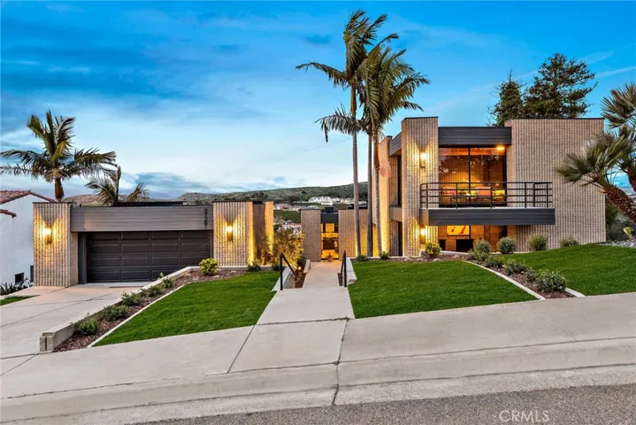 Industrial meets modern exterior, 3 beds / 2.5 baths