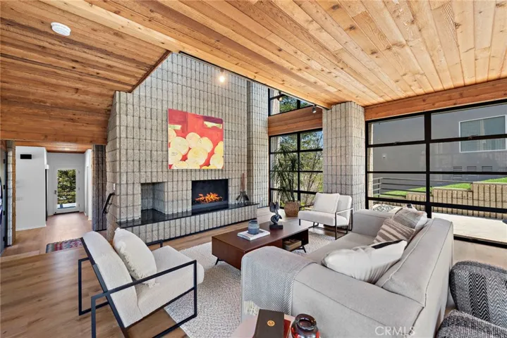 Constructed in 1982, this luxe retreat underwent a complete renovation in 2024. The result seamlessly merges industrial elements with modern contemporary design, achieving a perfect balance of form and function.
