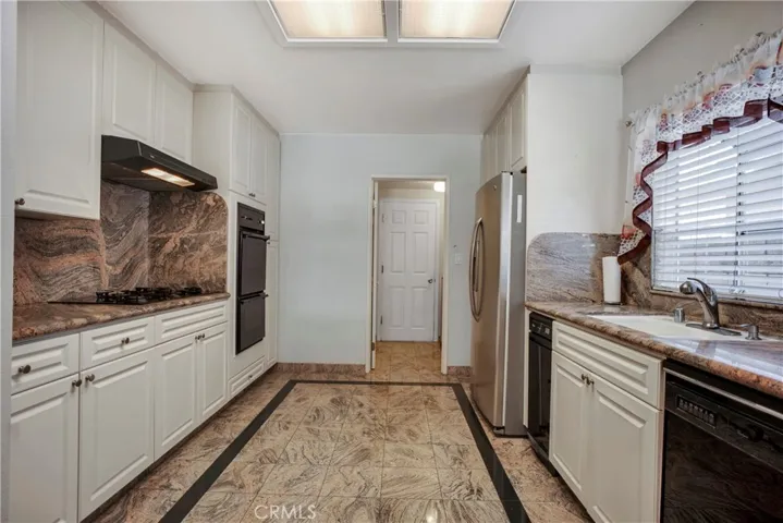 10018 Cozycroft Avenue, Chatsworth, California 91311