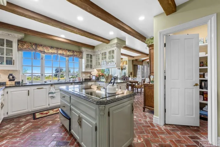 27 Shady Hill Lane, Fallbrook, California 92028