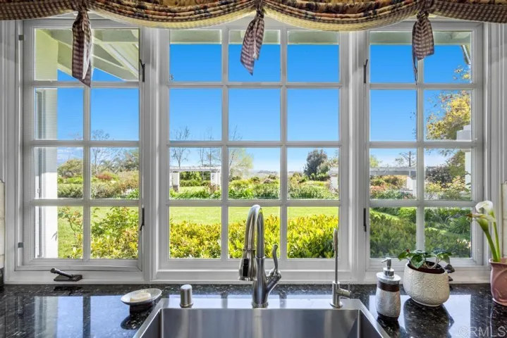 27 Shady Hill Lane, Fallbrook, California 92028