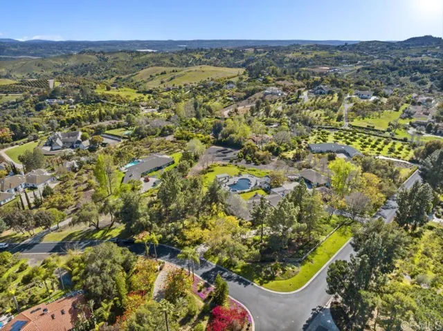 27 Shady Hill Lane, Fallbrook, California 92028