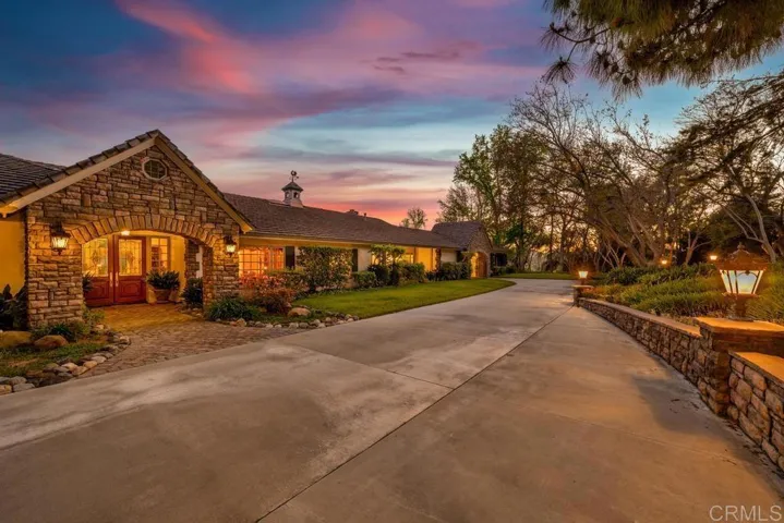 27 Shady Hill Lane, Fallbrook, California 92028