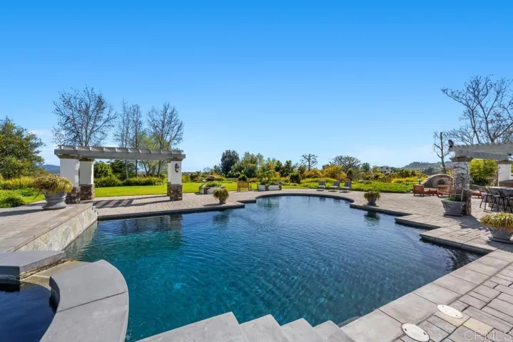 27 Shady Hill Lane, Fallbrook, California 92028