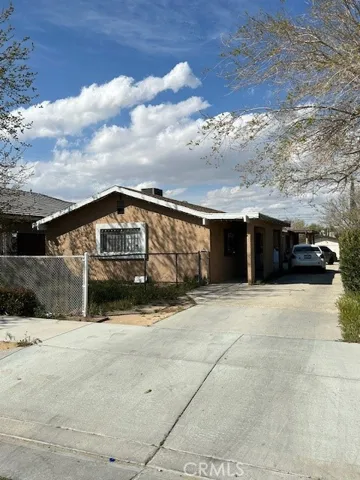 16482 Smoketree, Hesperia, California 92345