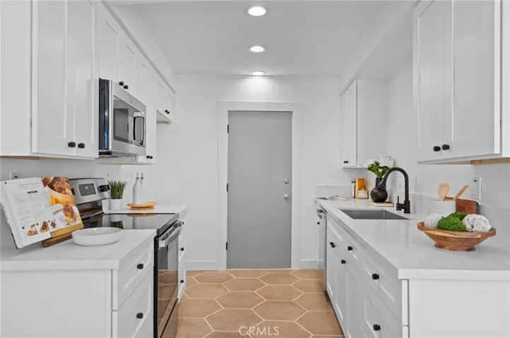 5630 Ravenspur Drive 204, Rancho Palos Verdes, California 90275