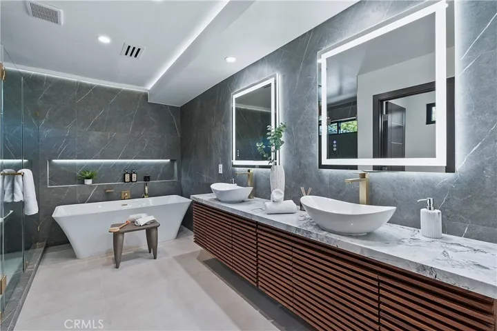 411 26th Street, Santa Monica, California 90402