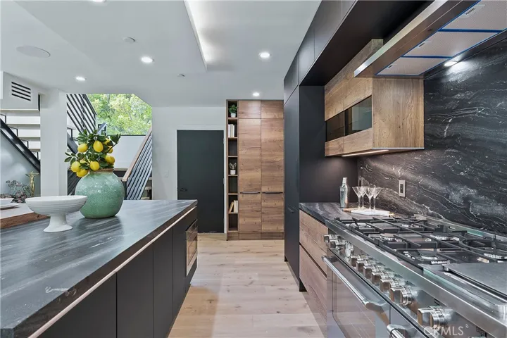 411 26th Street, Santa Monica, California 90402